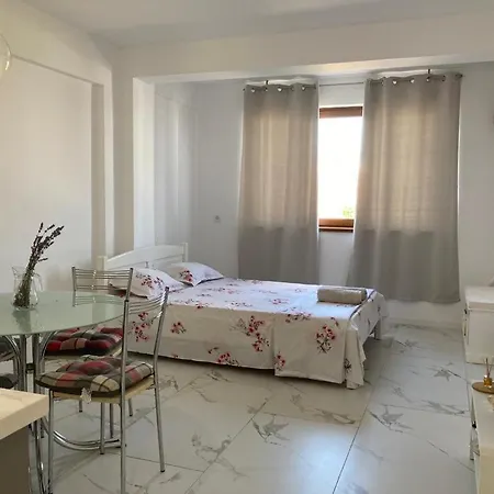 Garsoniera Lux 아파트 *